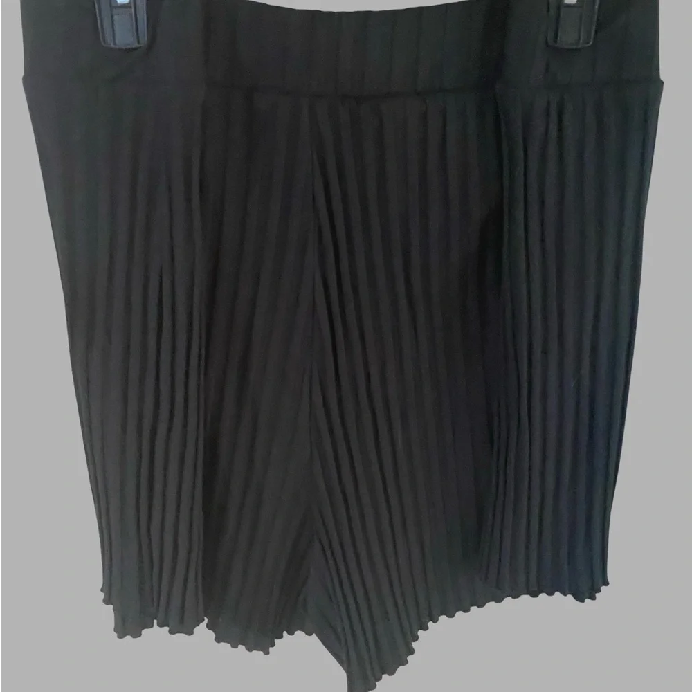 Black ribbed Shorts - Picture 3 of 3